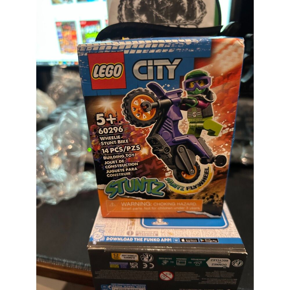 LEGO City Stuntz Wheelie Stunt Bike #60296 - NEW!